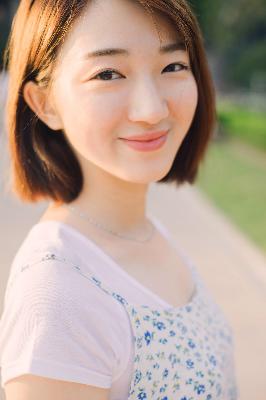 女性左腿叉开腿肚子中间疼